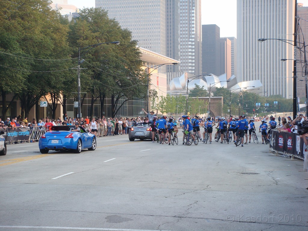 Chicago Rock N Roll 2010 0331.jpg - The chase vehicles and bikes.